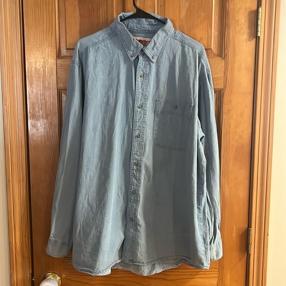 Wrangler men’s long sleeve button down size XXlarge.